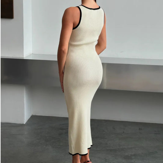 Sofia – Contrast Buckle Knit Midi Dress